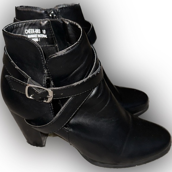 BAMBOO Heeled Black Leather Boots - Picture 7 of 8